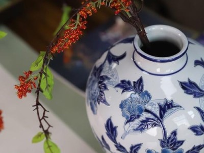 青花绘芙蓉，古韵雅致的艺术之美