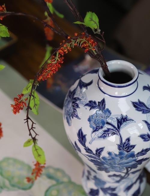 青花绘芙蓉，古韵雅致的艺术之美